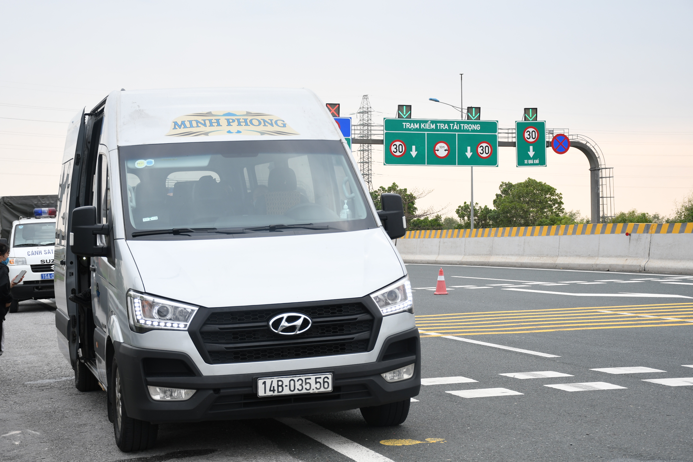 Công an quận Hải An: Phát hiện xe ô tô dừng đỗ trái quy định trên cao tốc